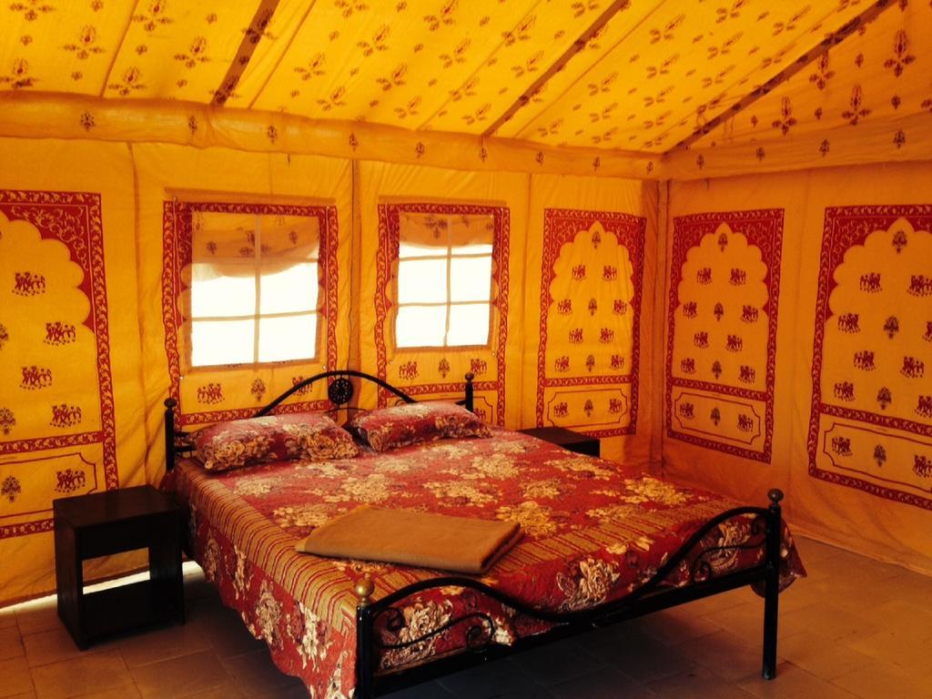 Raj Resorts Jaisalmer Rom bilde